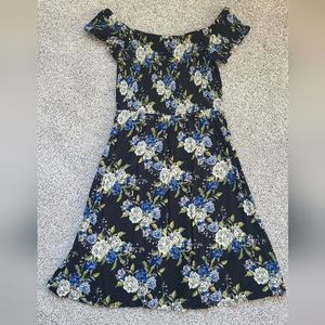 M Off-the-Shoulder Dress